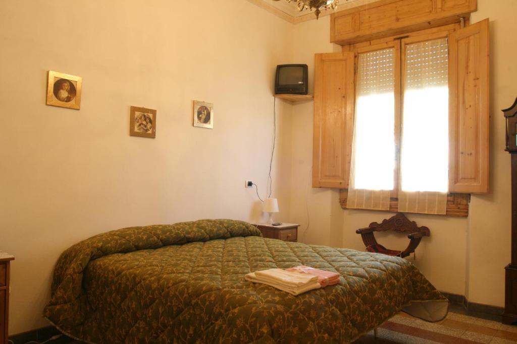 A Beautiful Florence Room photo