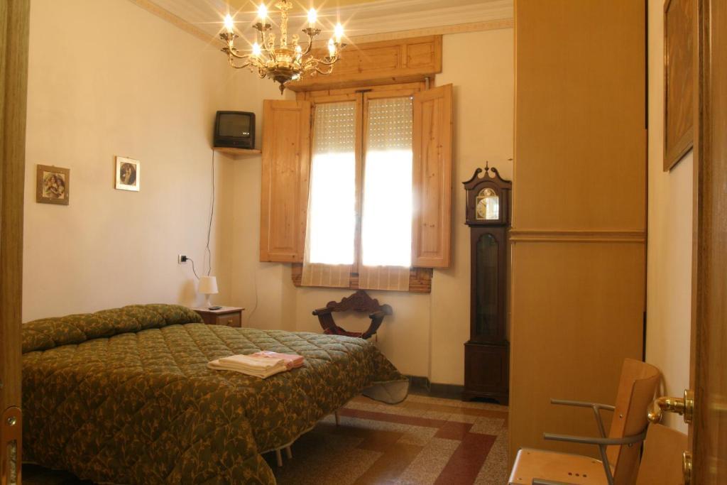 A Beautiful Florence Room photo